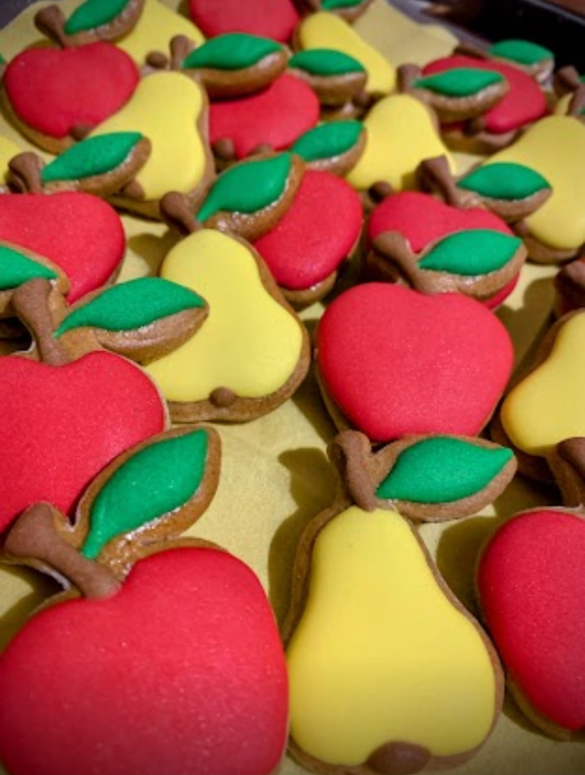 Pear with leaf cookie cutter