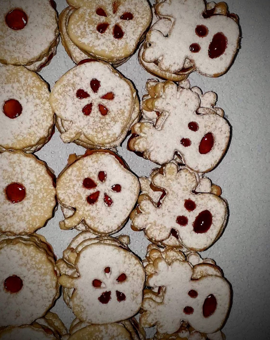 Linzer cookie cutter - Apple with cores