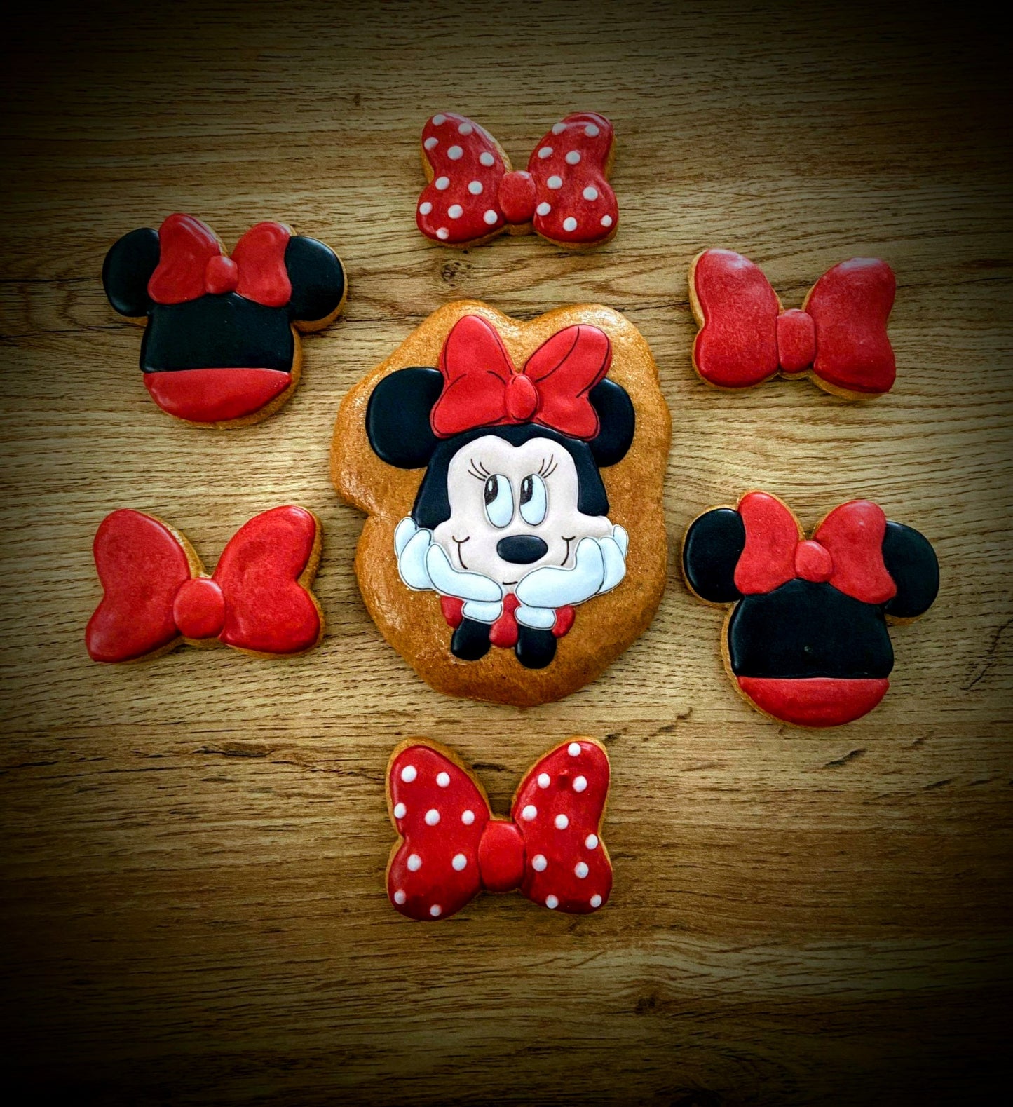 Minnie head outline cookie cutter